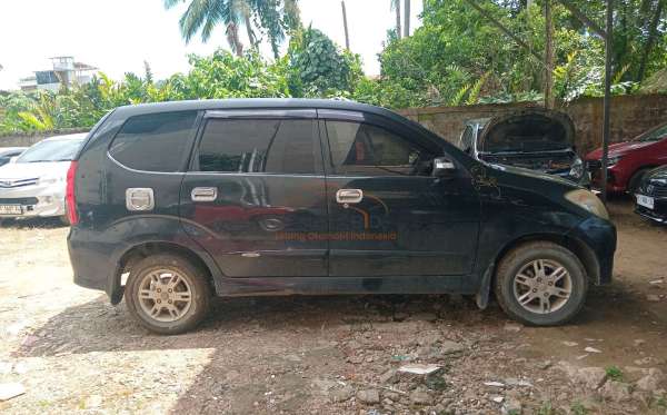 DAIHATSU XENIA