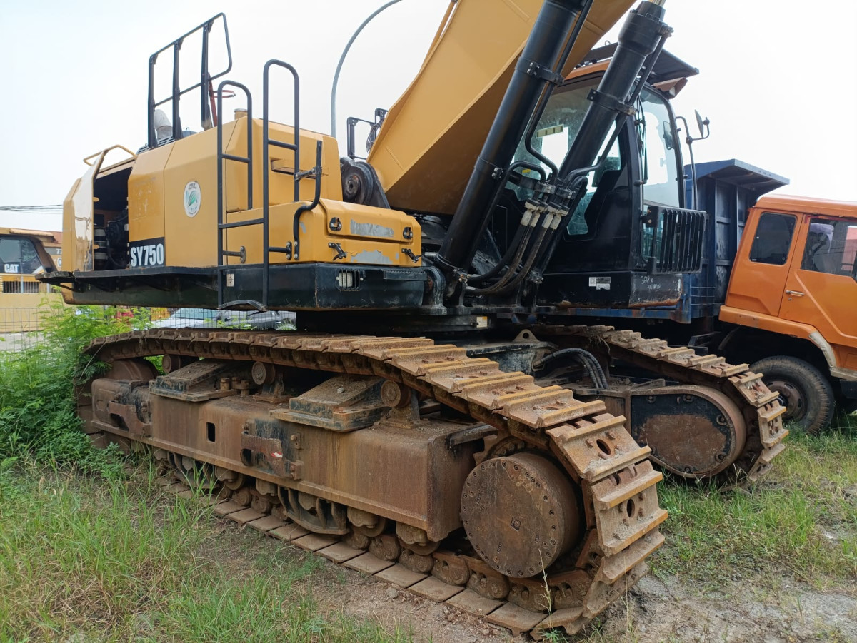 SANY EXCAVATOR