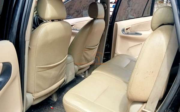 TOYOTA  KIJANG  INNOVA E STD