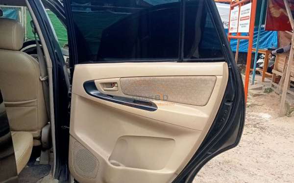 TOYOTA  KIJANG  INNOVA E STD
