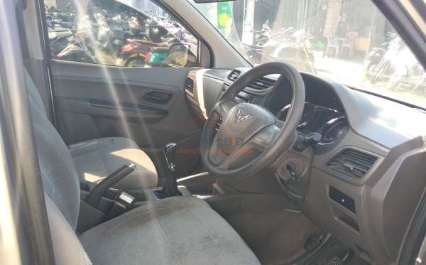 WULING CONFERO