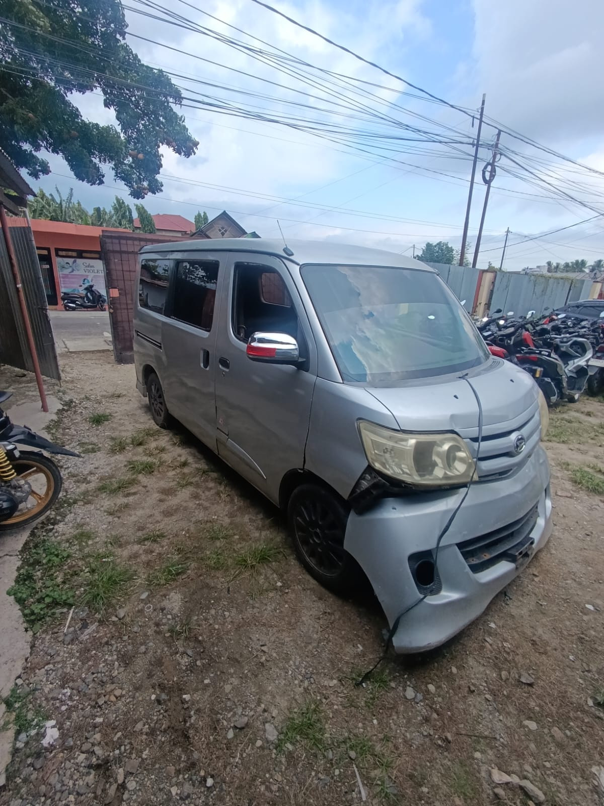 DAIHATSU LUXIO M