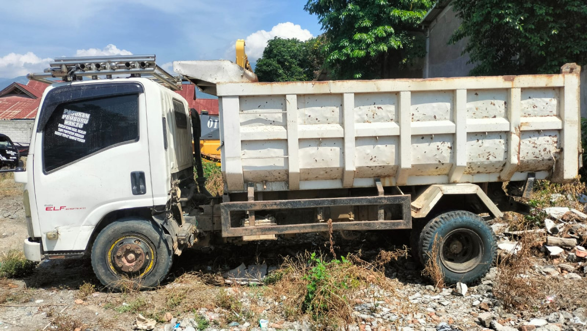 ISUZU  NMR 71 HD