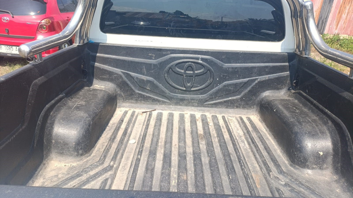 TOYOTA  HILUX  2.4G DC 4X4