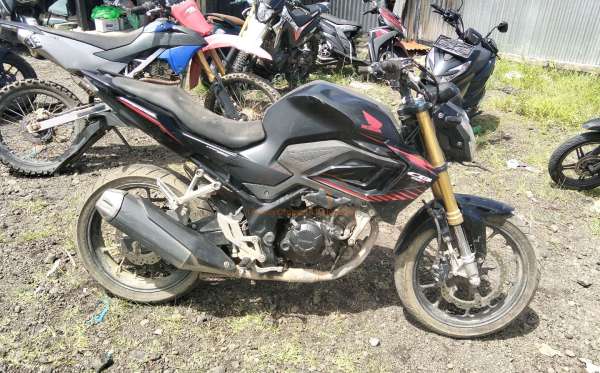 HONDA CB 150 R