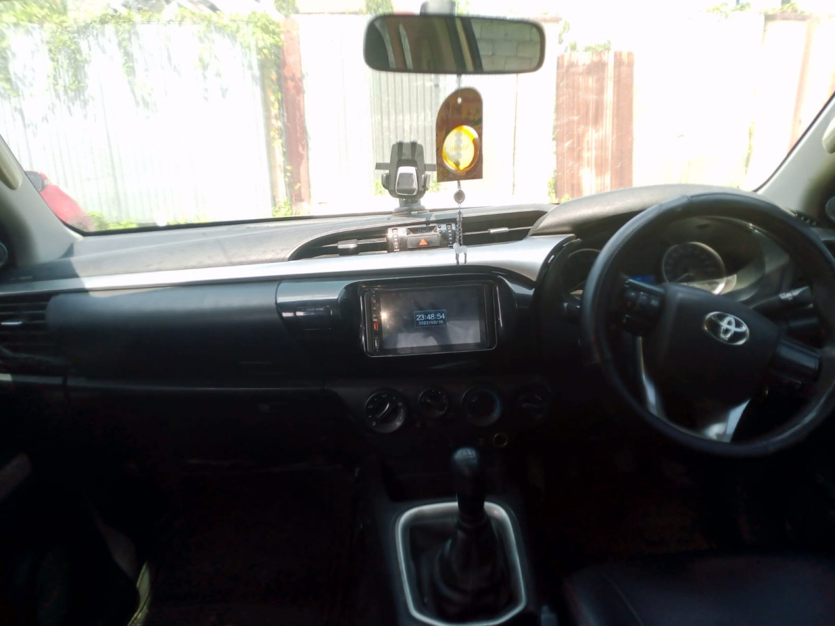 TOYOTA  HILUX  2.4G DC 4X4