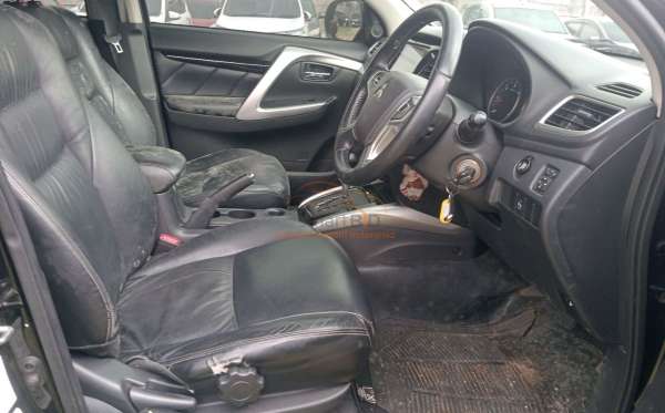 MITSUBISHI PAJERO SPORT 2.5L EXCEED (4X2)