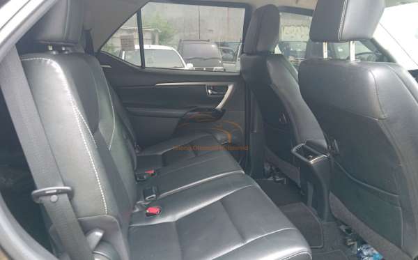 TOYOTA FORTUNER 2.4 VRZ