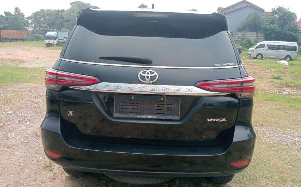 TOYOTA FORTUNER 2.4 VRZ