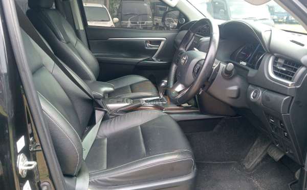 TOYOTA FORTUNER 2.4 VRZ