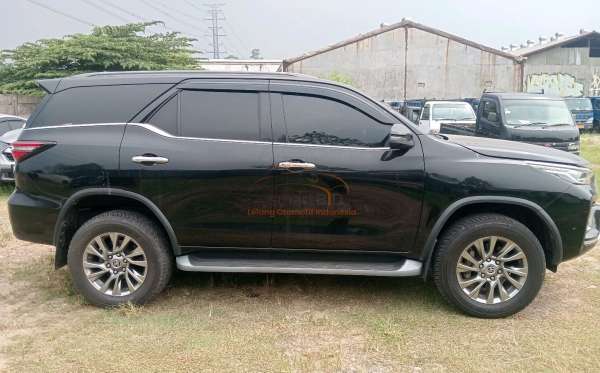 TOYOTA FORTUNER 2.4 VRZ