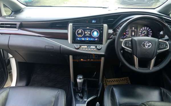 TOYOTA INNOVA VENTURER