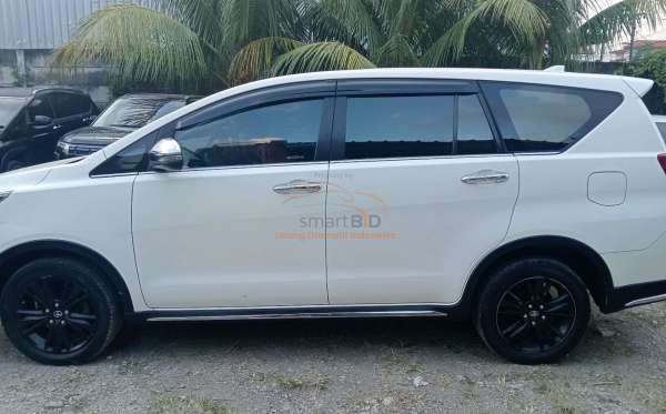 TOYOTA INNOVA VENTURER