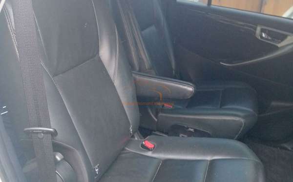TOYOTA INNOVA VENTURER