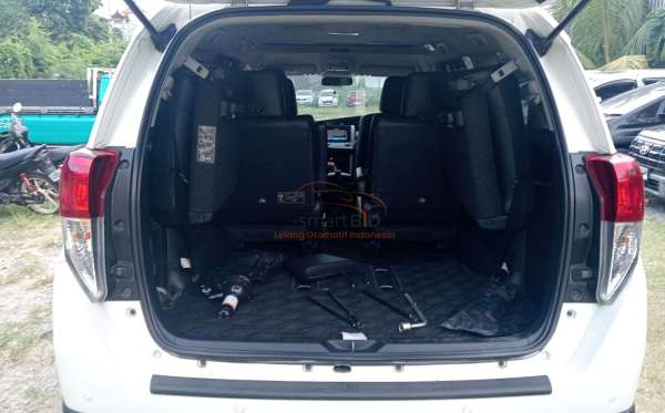 TOYOTA INNOVA VENTURER