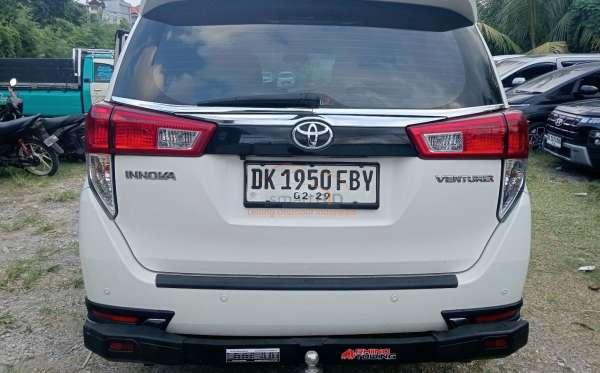 TOYOTA INNOVA VENTURER