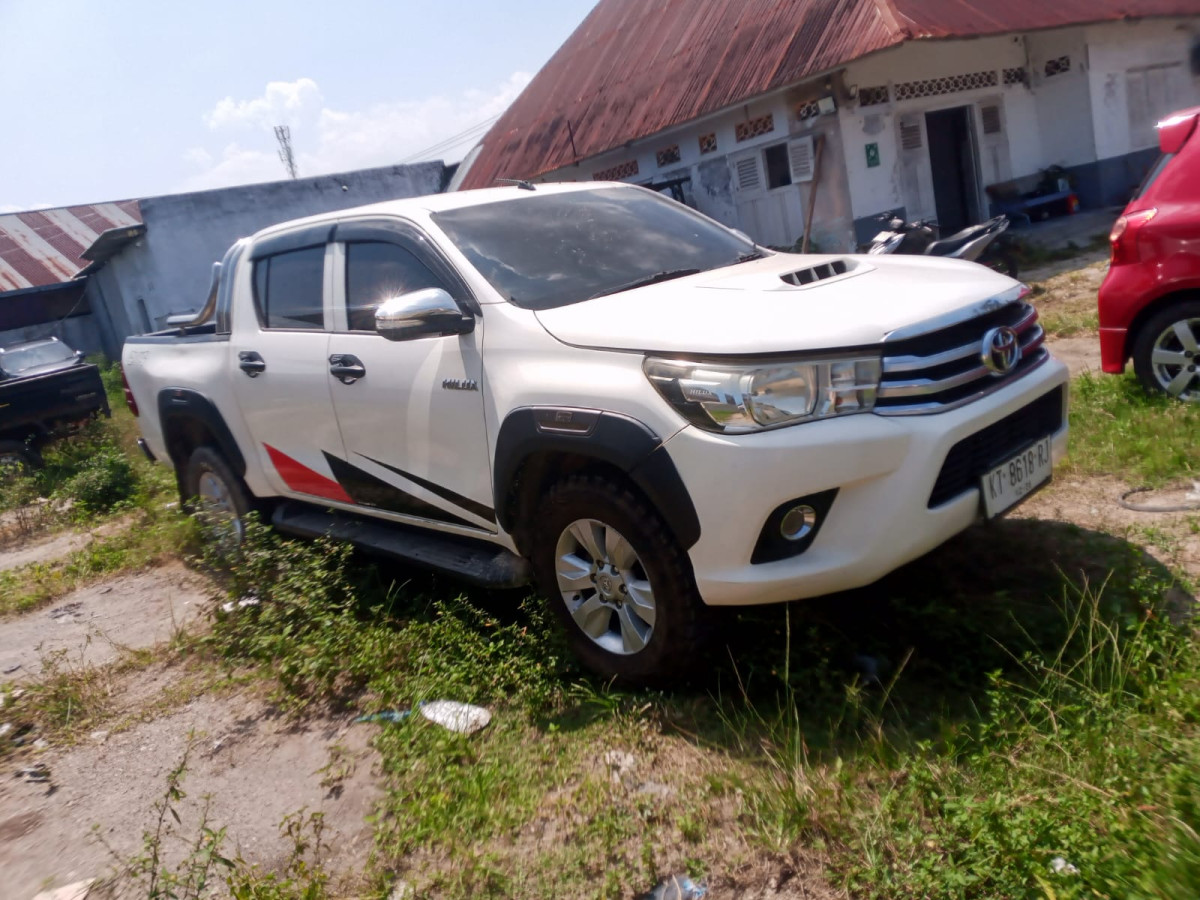 TOYOTA  HILUX  2.4G DC 4X4