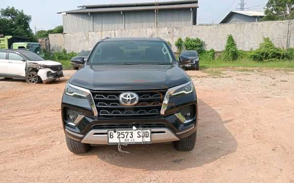TOYOTA FORTUNER 2.4 VRZ