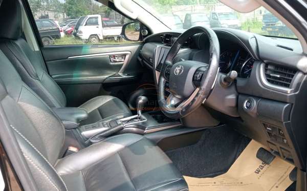 TOYOTA FORTUNER 2.4 VRZ