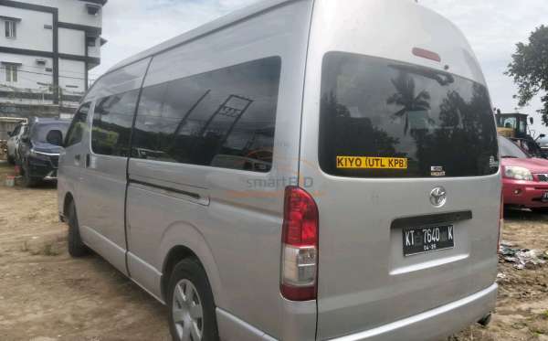 TOYOTA HI ACE