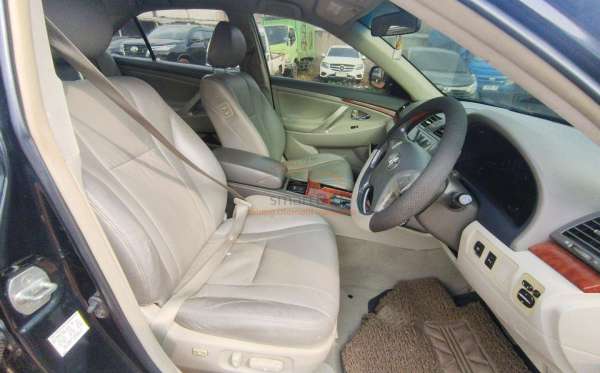 TOYOTA CAMRY V