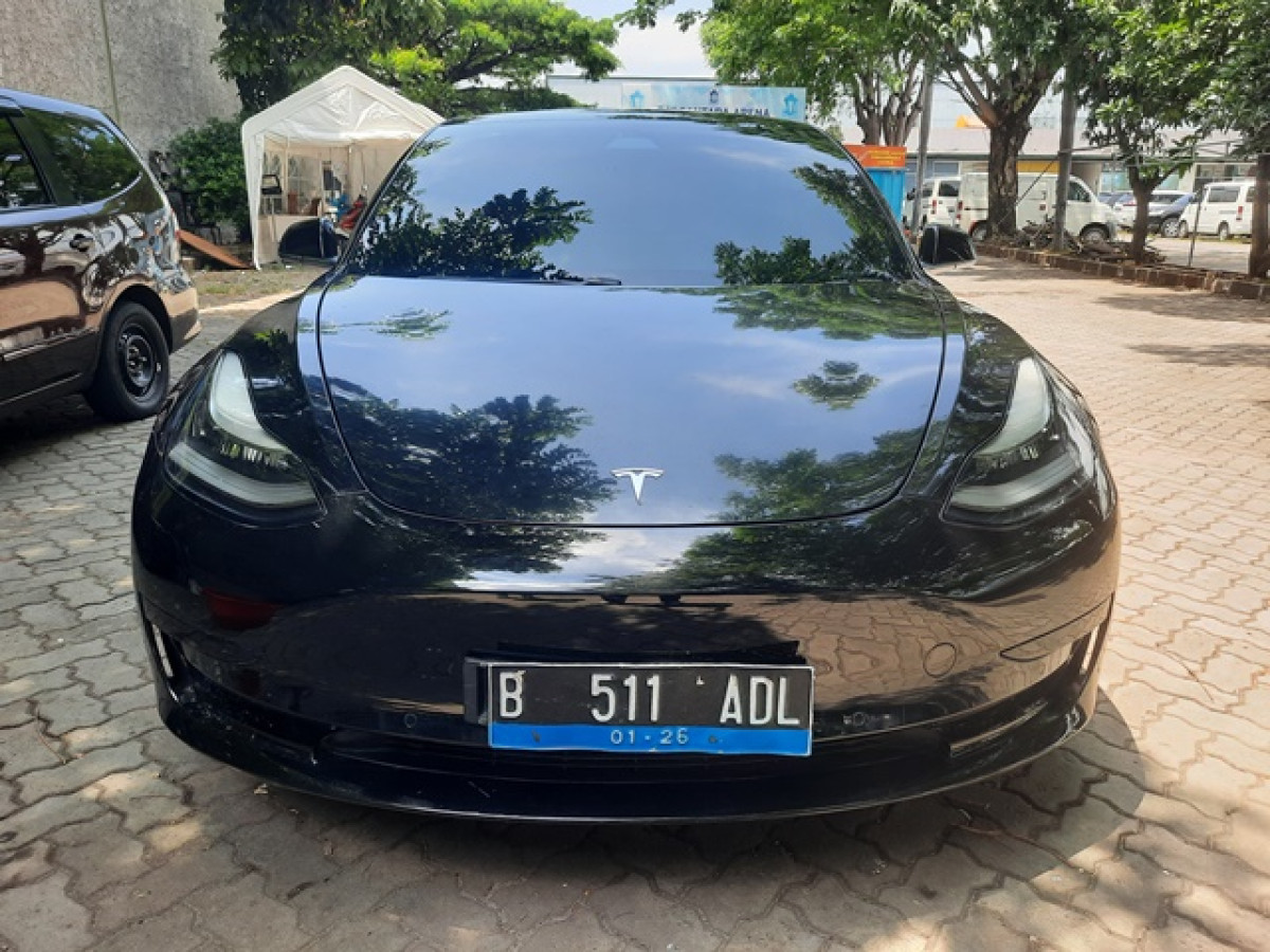 TESLA  TESLA 3