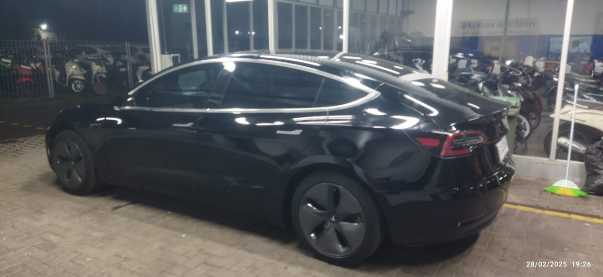 TESLA TESLA 3