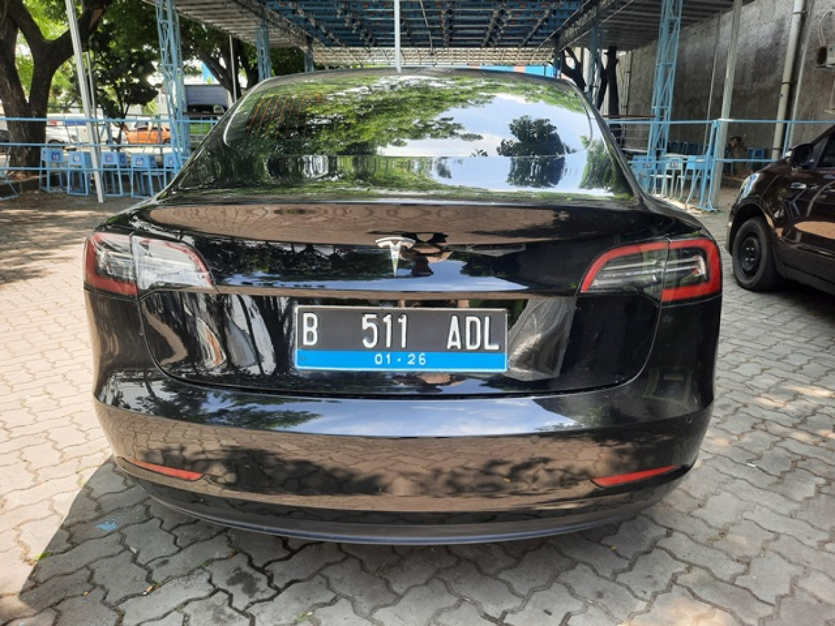 TESLA  TESLA 3