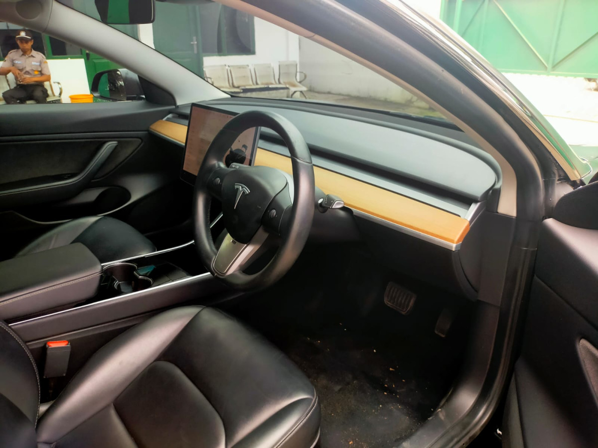 TESLA  TESLA 3
