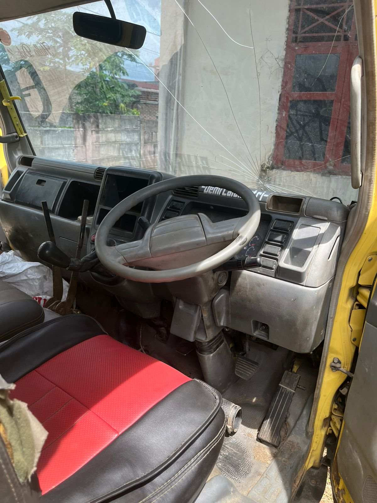 MITSUBISHI  FE  74 HD