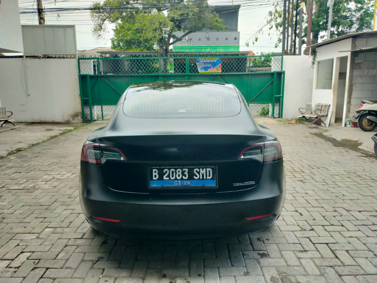 TESLA  TESLA 3