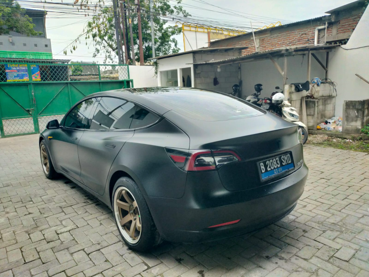 TESLA  TESLA 3