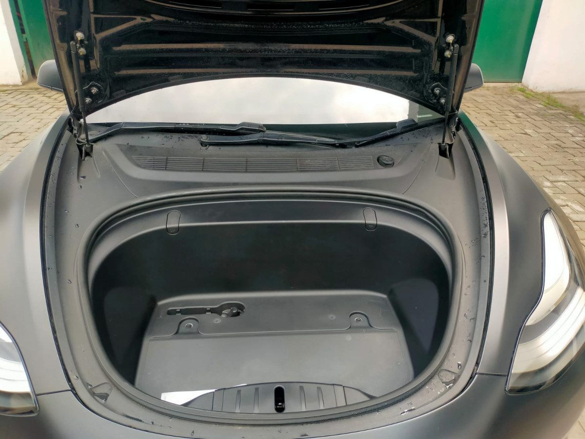 TESLA  TESLA 3