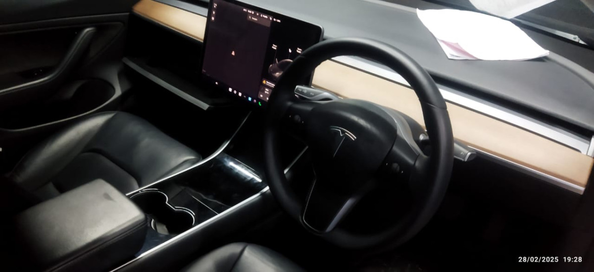 TESLA TESLA 3