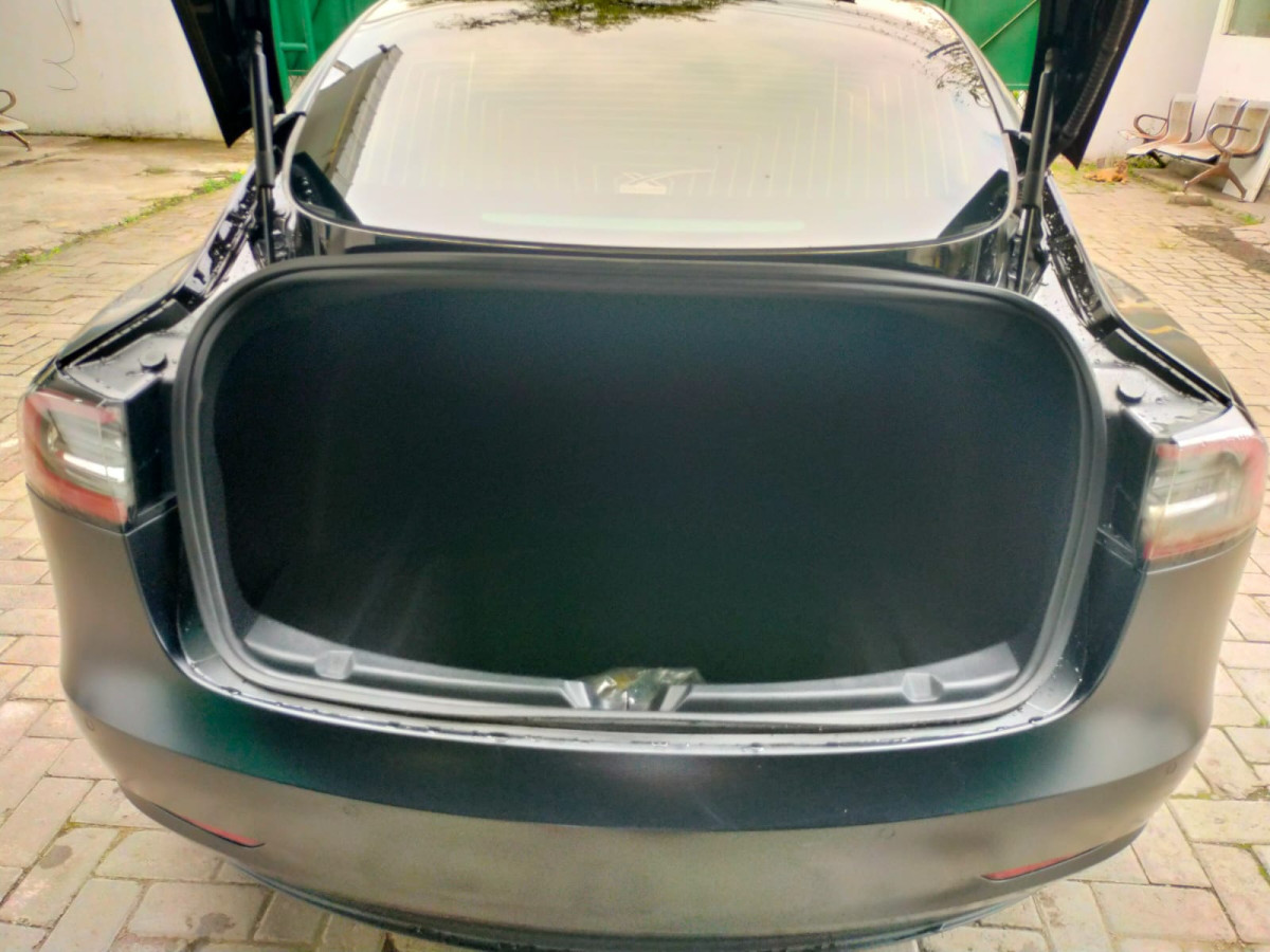 TESLA  TESLA 3