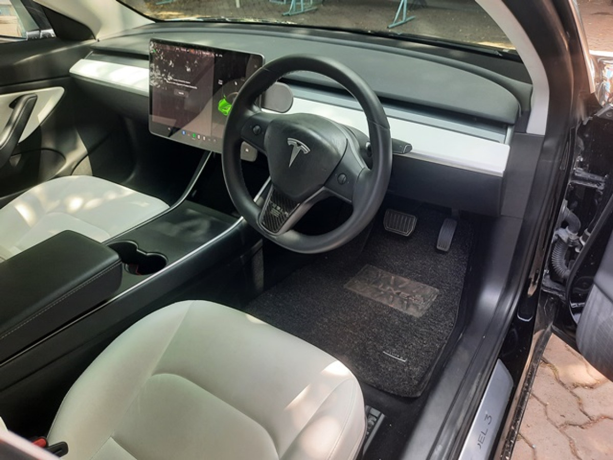 TESLA  TESLA 3