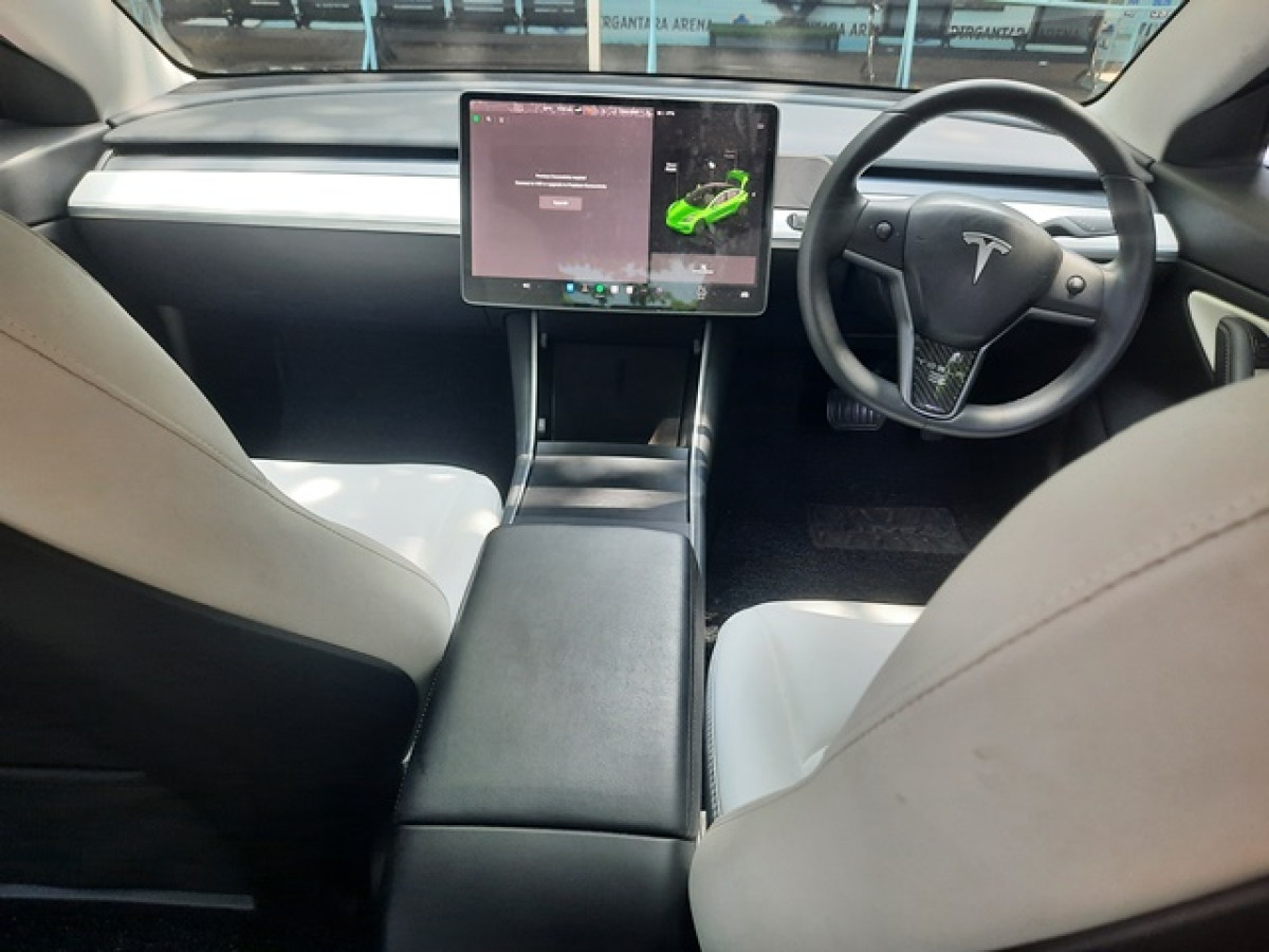 TESLA  TESLA 3
