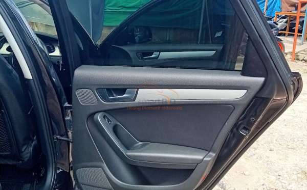 AUDI A4 1.8 AT