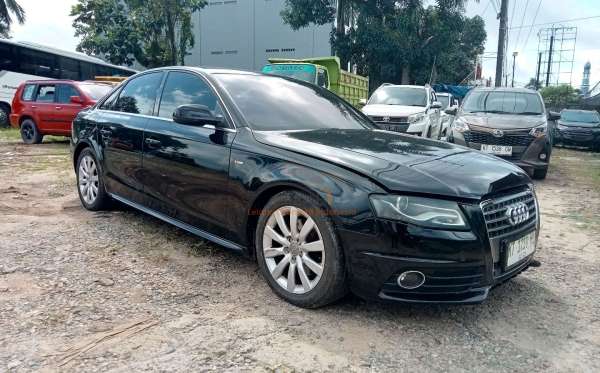 AUDI A4 1.8 AT