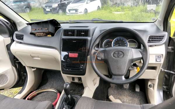 DAIHATSU XENIA