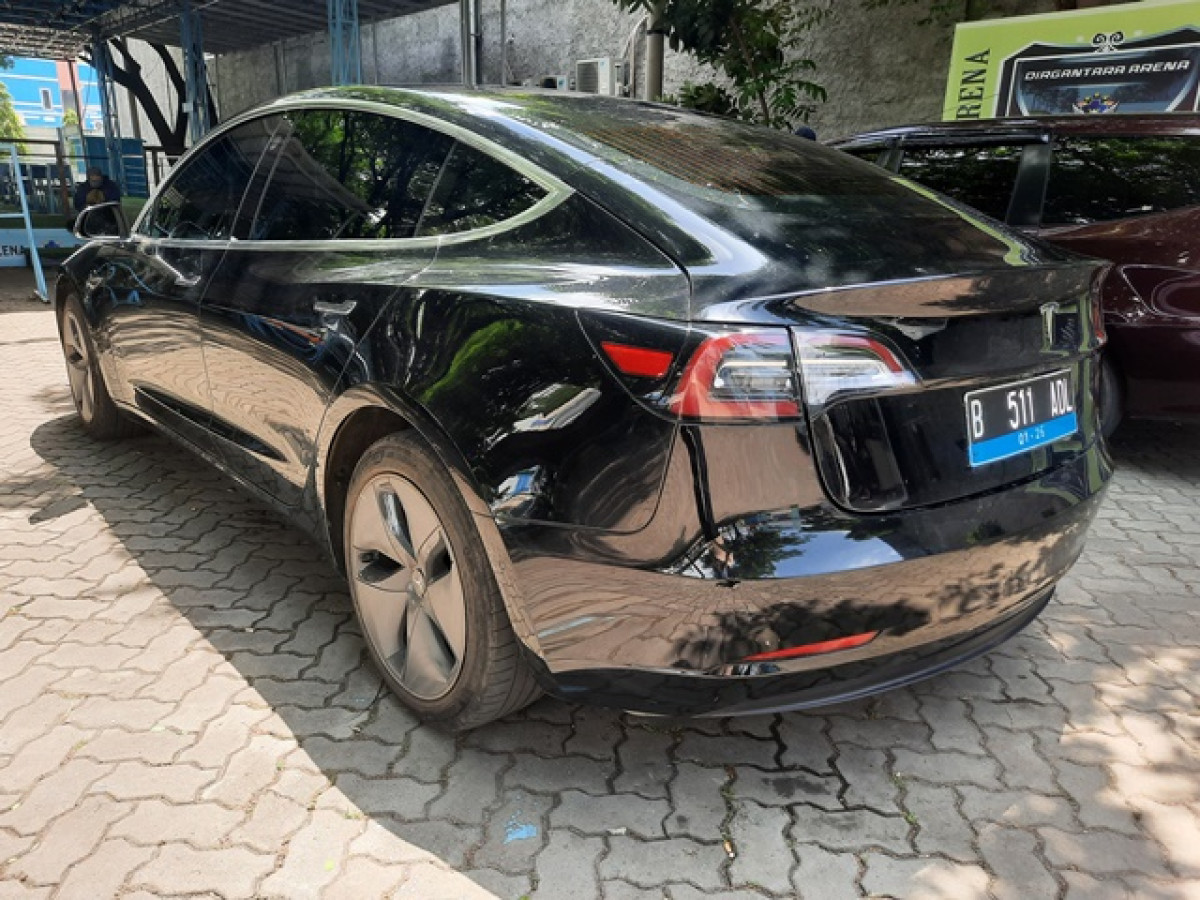TESLA  TESLA 3