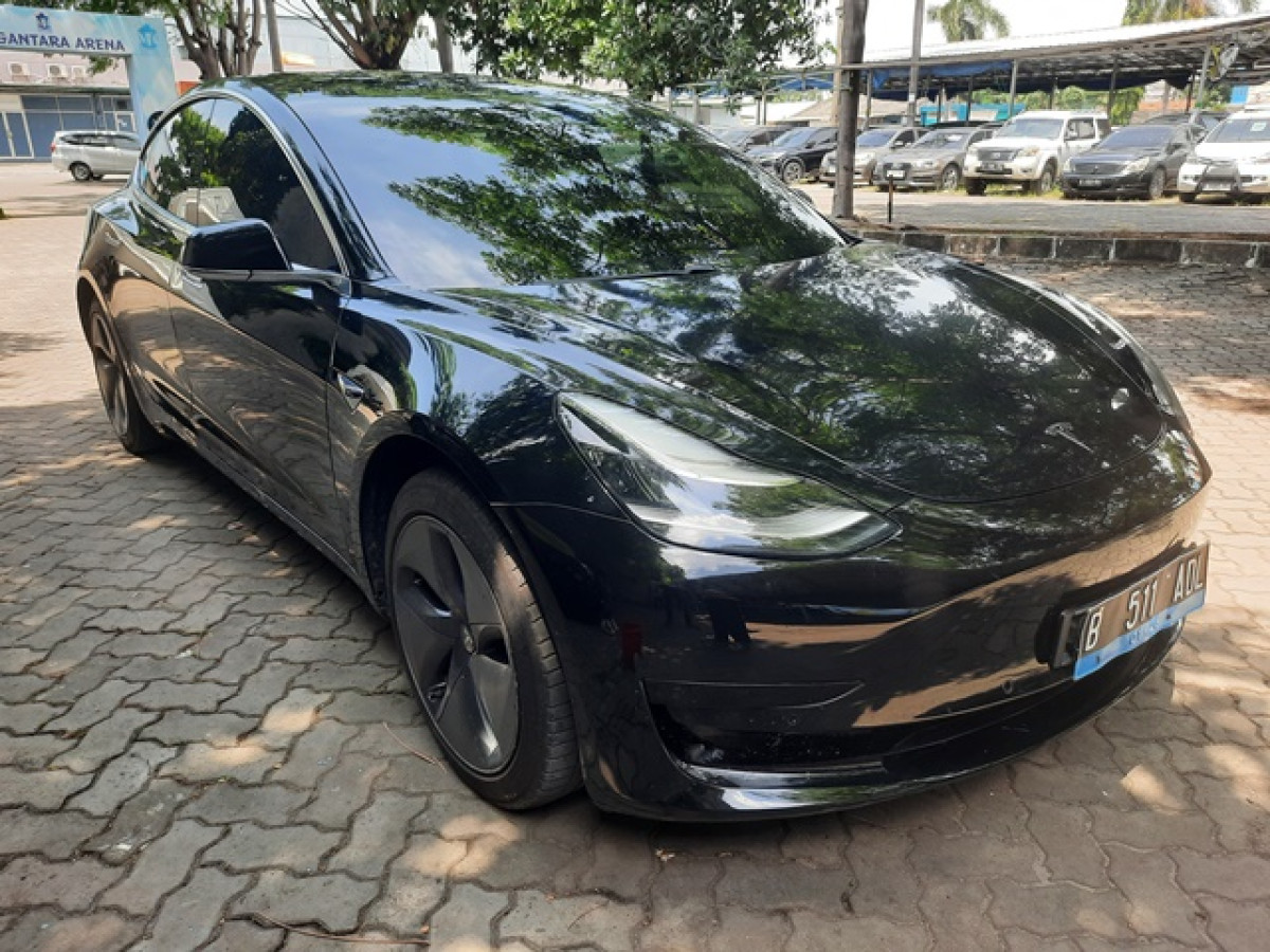 TESLA  TESLA 3