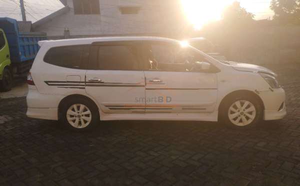 NISSAN GRAND LIVINA XV 1.5