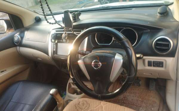 NISSAN GRAND LIVINA XV 1.5