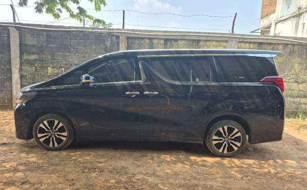 TOYOTA ALPHARD 2.5 G