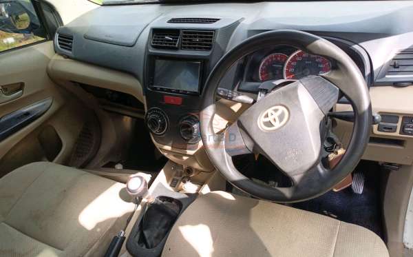 TOYOTA AVANZA