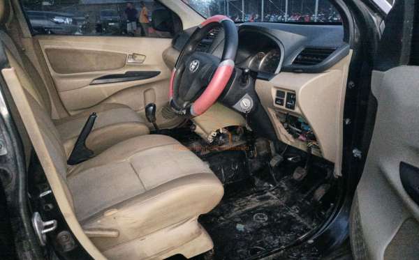 TOYOTA AVANZA