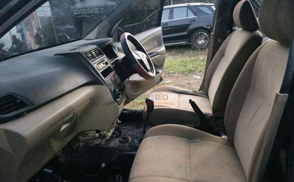 TOYOTA AVANZA