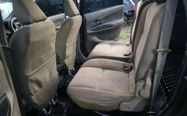 TOYOTA AVANZA