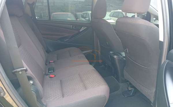 TOYOTA INNOVA G